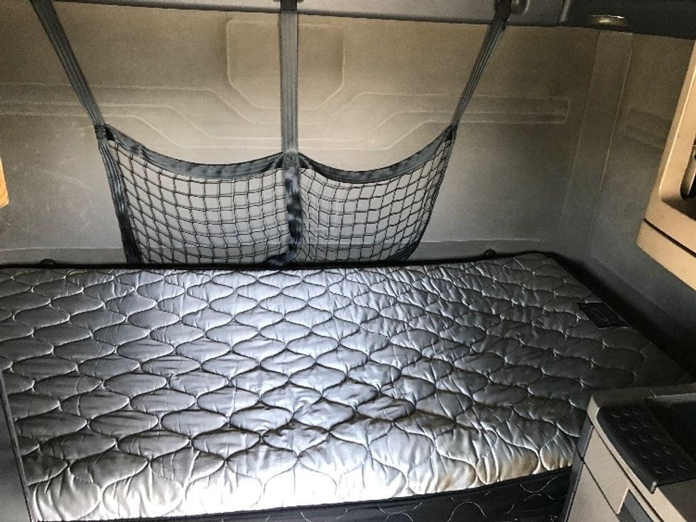 Sleeper Tractor-Heavy Duty Tractors-Freightliner-2020-Cascadia 12564ST-Garden City-GA-435,053\n\t\tmiles-$ 64,000 - Image 16