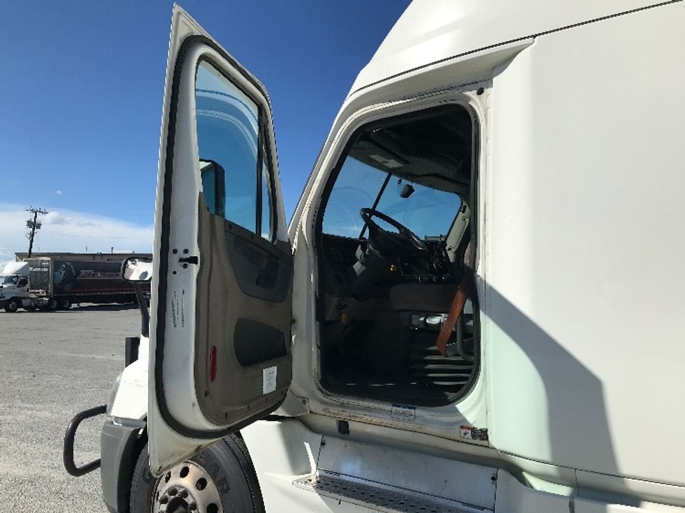 Sleeper Tractor-Heavy Duty Tractors-Freightliner-2020-Cascadia 12564ST-Garden City-GA-435,053\n\t\tmiles-$ 64,000 - Image 9