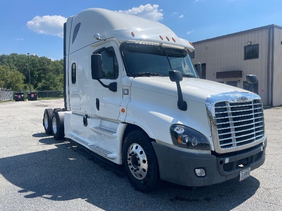 Sleeper Tractor-Heavy Duty Tractors-Freightliner-2020-Cascadia 12564ST-Greensboro-NC-324,558\n\t\tmiles-$ 75,500 - Image 1