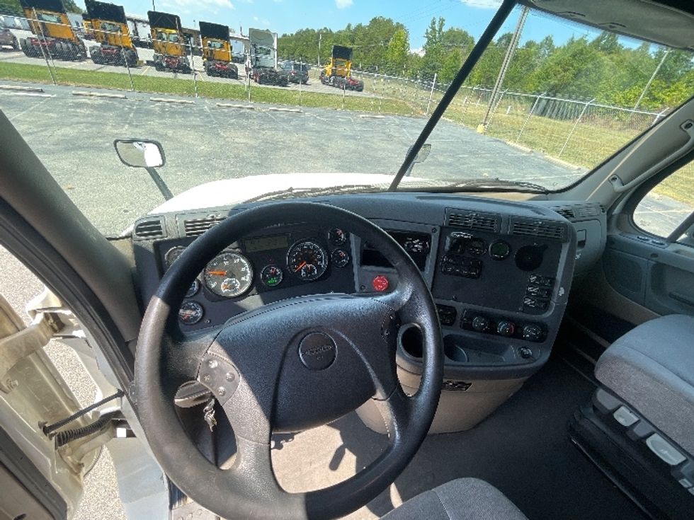 Sleeper Tractor-Heavy Duty Tractors-Freightliner-2020-Cascadia 12564ST-Greensboro-NC-324,558\n\t\tmiles-$ 75,500 - Image 10