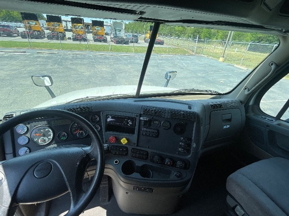 Sleeper Tractor-Heavy Duty Tractors-Freightliner-2020-Cascadia 12564ST-Greensboro-NC-324,558\n\t\tmiles-$ 75,500 - Image 11