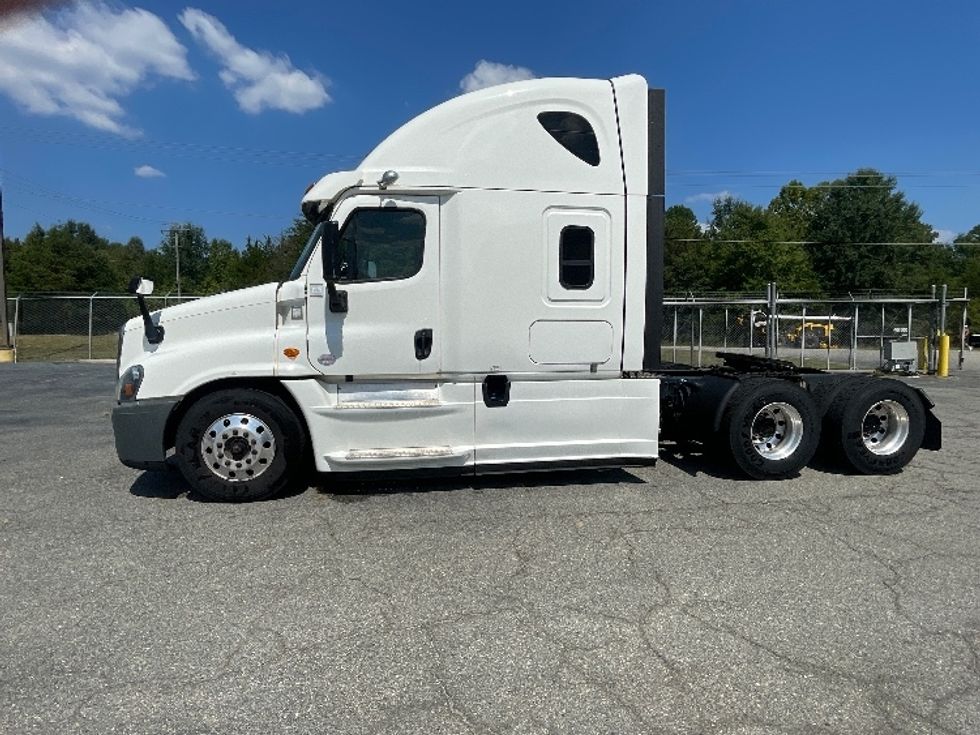 Sleeper Tractor-Heavy Duty Tractors-Freightliner-2020-Cascadia 12564ST-Greensboro-NC-324,558\n\t\tmiles-$ 75,500 - Image 4