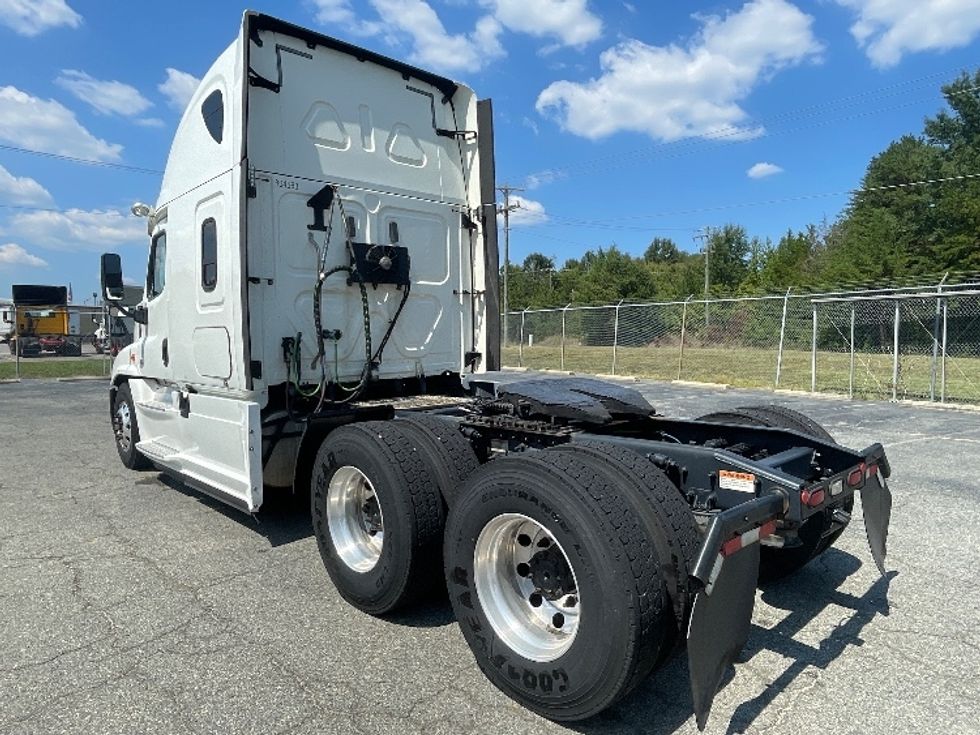 Sleeper Tractor-Heavy Duty Tractors-Freightliner-2020-Cascadia 12564ST-Greensboro-NC-324,558\n\t\tmiles-$ 75,500 - Image 5