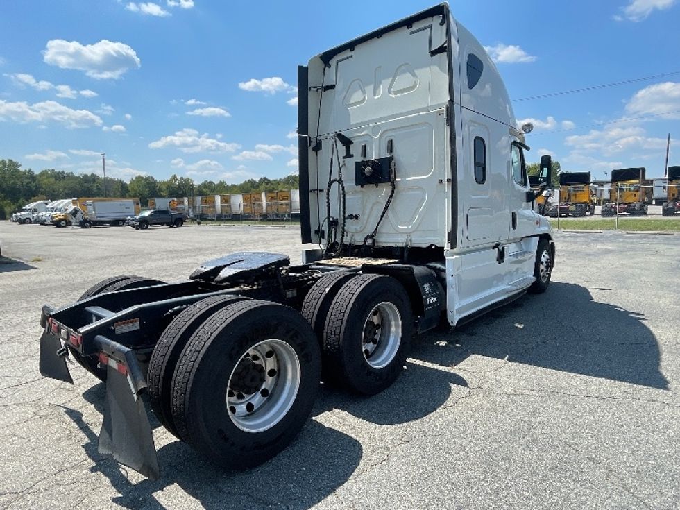 Sleeper Tractor-Heavy Duty Tractors-Freightliner-2020-Cascadia 12564ST-Greensboro-NC-324,558\n\t\tmiles-$ 75,500 - Image 7