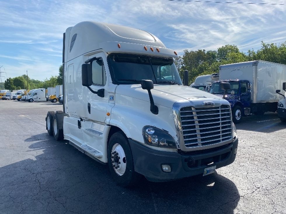 Sleeper Tractor-Heavy Duty Tractors-Freightliner-2020-Cascadia 12564ST-Greensboro-NC-326,320\n\t\tmiles-$ 59,500 - Image 1