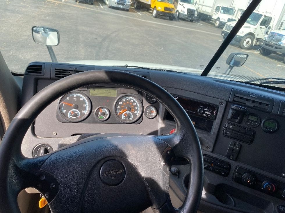 Sleeper Tractor-Heavy Duty Tractors-Freightliner-2020-Cascadia 12564ST-Greensboro-NC-326,320\n\t\tmiles-$ 59,500 - Image 11