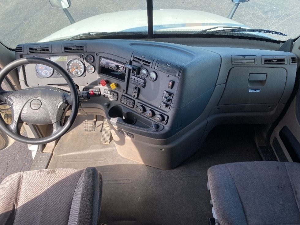 Sleeper Tractor-Heavy Duty Tractors-Freightliner-2020-Cascadia 12564ST-Greensboro-NC-326,320\n\t\tmiles-$ 59,500 - Image 12