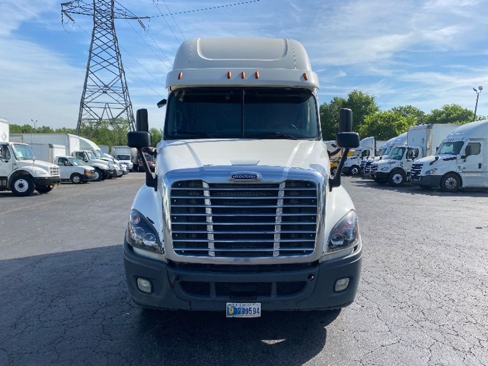 Sleeper Tractor-Heavy Duty Tractors-Freightliner-2020-Cascadia 12564ST-Greensboro-NC-326,320\n\t\tmiles-$ 59,500 - Image 2