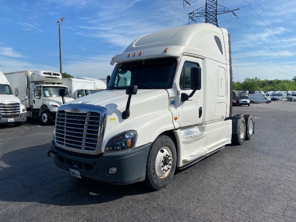 Sleeper Tractor-Heavy Duty Tractors-Freightliner-2020-Cascadia 12564ST-Greensboro-NC-326,320\n\t\tmiles-$ 59,500 - Image 3