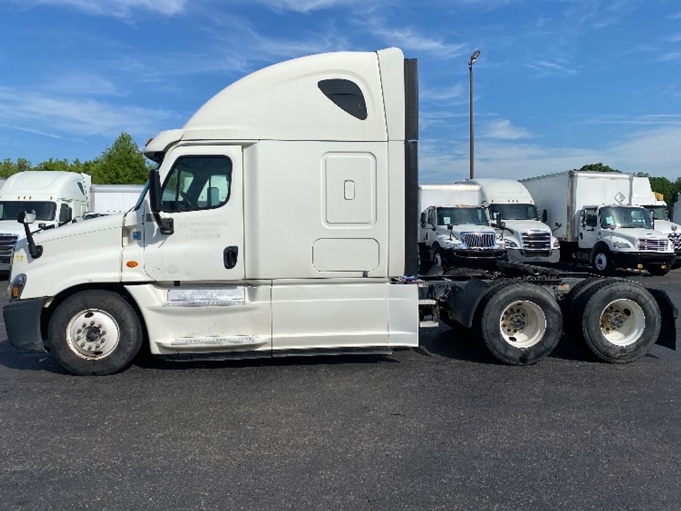 Sleeper Tractor-Heavy Duty Tractors-Freightliner-2020-Cascadia 12564ST-Greensboro-NC-326,320\n\t\tmiles-$ 59,500 - Image 4