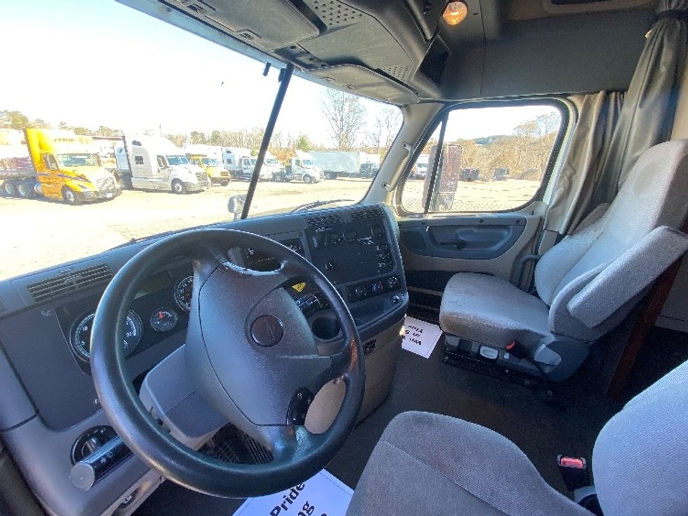 Sleeper Tractor-Heavy Duty Tractors-Freightliner-2020-Cascadia 12564ST-Greensboro-NC-344,911\n\t\tmiles-$ 69,250 - Image 10