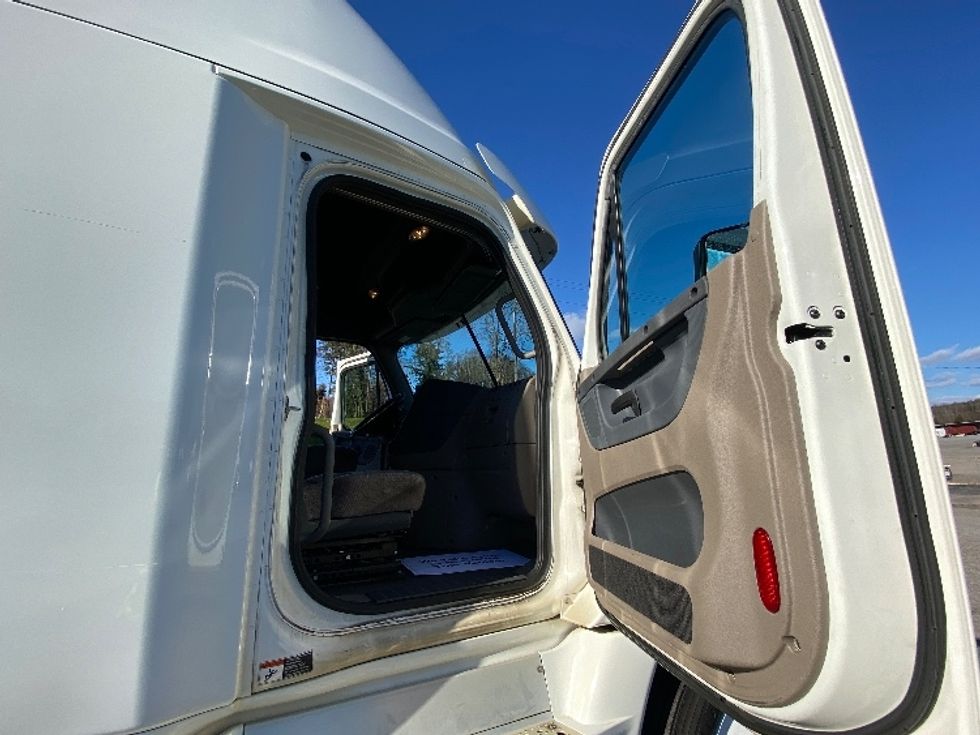 Sleeper Tractor-Heavy Duty Tractors-Freightliner-2020-Cascadia 12564ST-Greensboro-NC-344,911\n\t\tmiles-$ 69,250 - Image 13