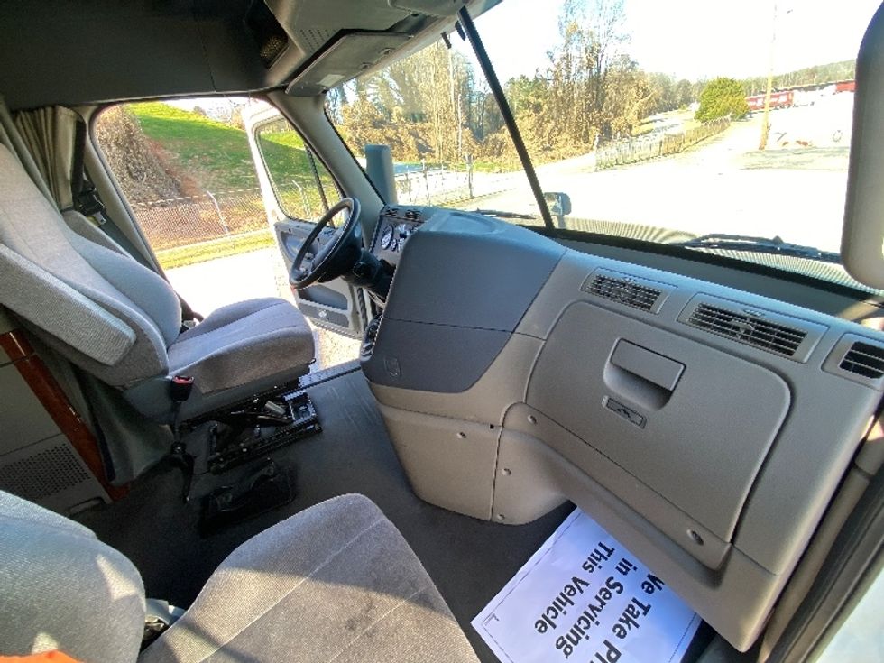 Sleeper Tractor-Heavy Duty Tractors-Freightliner-2020-Cascadia 12564ST-Greensboro-NC-344,911\n\t\tmiles-$ 69,250 - Image 15