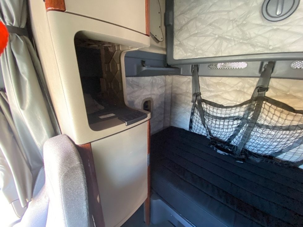 Sleeper Tractor-Heavy Duty Tractors-Freightliner-2020-Cascadia 12564ST-Greensboro-NC-344,911\n\t\tmiles-$ 69,250 - Image 16