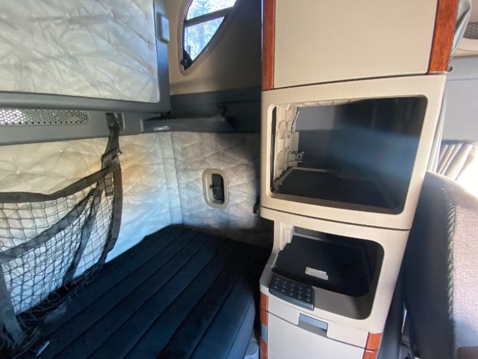 Sleeper Tractor-Heavy Duty Tractors-Freightliner-2020-Cascadia 12564ST-Greensboro-NC-344,911\n\t\tmiles-$ 69,250 - Image 19