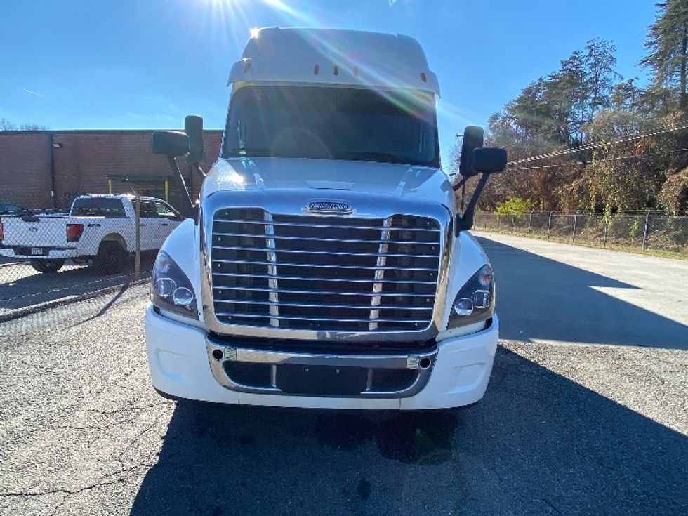 Sleeper Tractor-Heavy Duty Tractors-Freightliner-2020-Cascadia 12564ST-Greensboro-NC-344,911\n\t\tmiles-$ 69,250 - Image 2