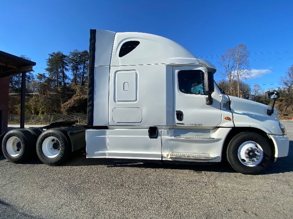 Sleeper Tractor-Heavy Duty Tractors-Freightliner-2020-Cascadia 12564ST-Greensboro-NC-344,911\n\t\tmiles-$ 69,250 - Image 8