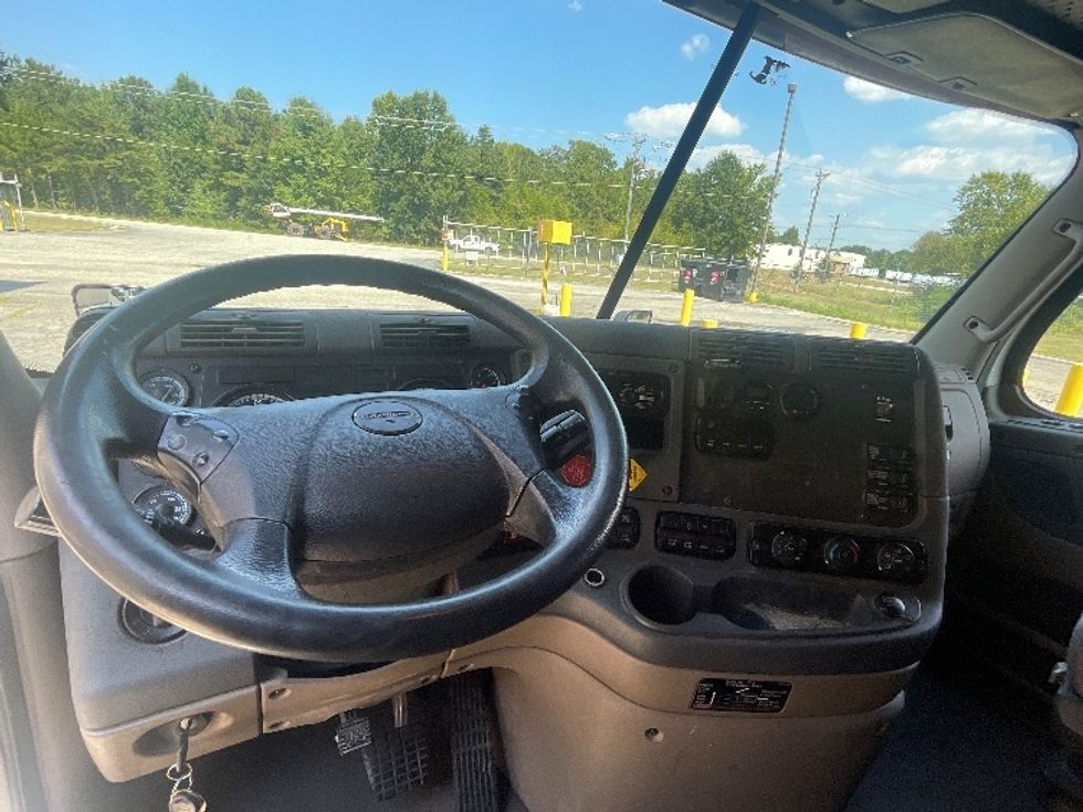 Sleeper Tractor-Heavy Duty Tractors-Freightliner-2020-Cascadia 12564ST-Greensboro-NC-349,614\n\t\tmiles-$ 74,000 - Image 10