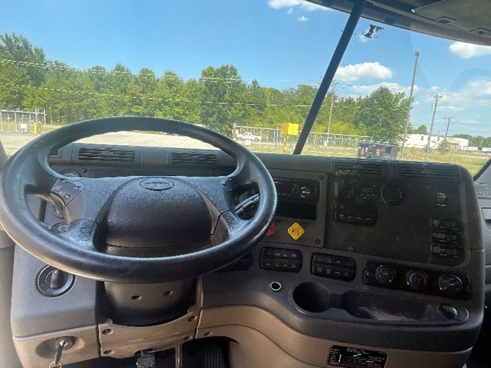 Sleeper Tractor-Heavy Duty Tractors-Freightliner-2020-Cascadia 12564ST-Greensboro-NC-349,614\n\t\tmiles-$ 74,000 - Image 11