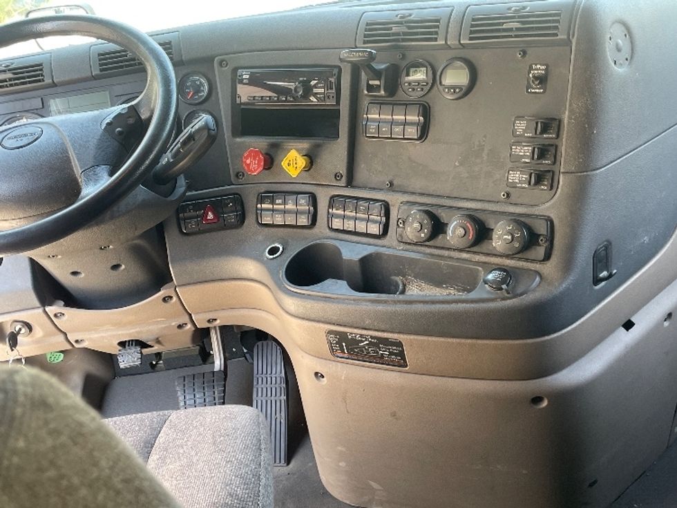 Sleeper Tractor-Heavy Duty Tractors-Freightliner-2020-Cascadia 12564ST-Greensboro-NC-349,614\n\t\tmiles-$ 74,000 - Image 12