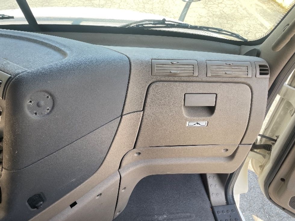 Sleeper Tractor-Heavy Duty Tractors-Freightliner-2020-Cascadia 12564ST-Greensboro-NC-349,614\n\t\tmiles-$ 74,000 - Image 14