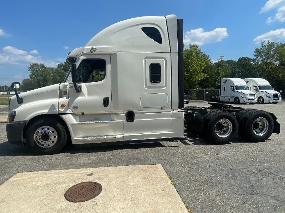 Sleeper Tractor-Heavy Duty Tractors-Freightliner-2020-Cascadia 12564ST-Greensboro-NC-349,614\n\t\tmiles-$ 74,000 - Image 4