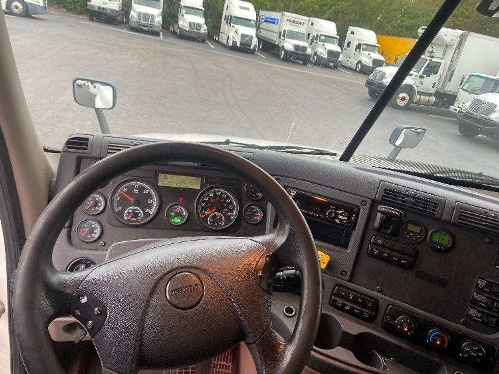 Sleeper Tractor-Heavy Duty Tractors-Freightliner-2020-Cascadia 12564ST-Greensboro-NC-390,396\n\t\tmiles-$ 69,750 - Image 11
