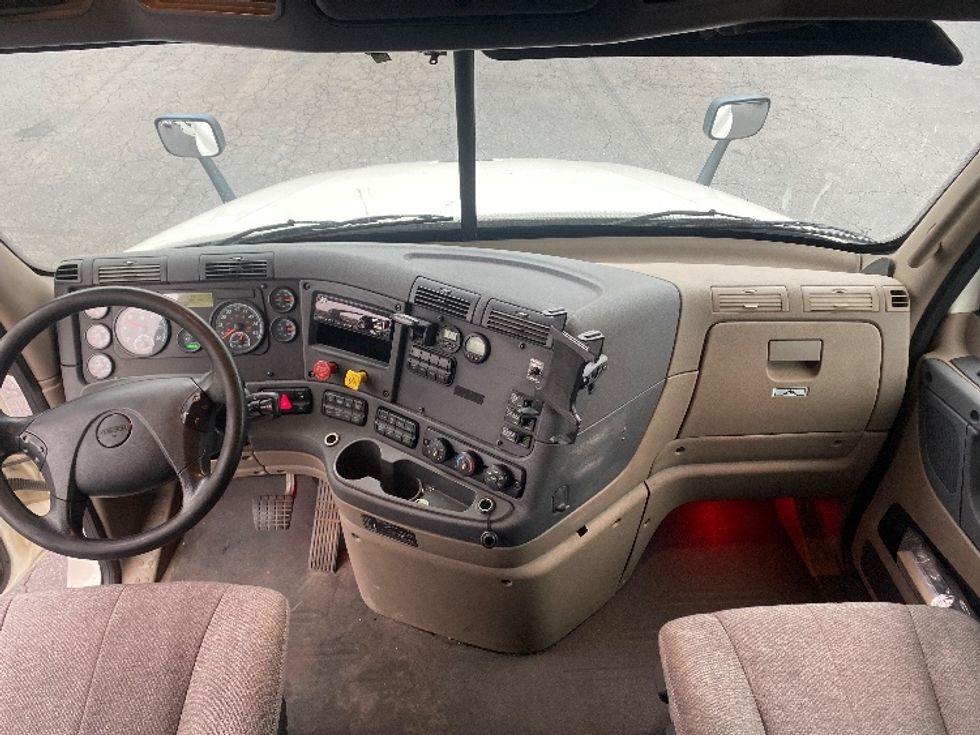 Sleeper Tractor-Heavy Duty Tractors-Freightliner-2020-Cascadia 12564ST-Greensboro-NC-390,396\n\t\tmiles-$ 69,750 - Image 12