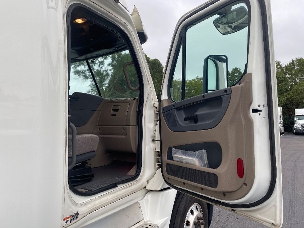 Sleeper Tractor-Heavy Duty Tractors-Freightliner-2020-Cascadia 12564ST-Greensboro-NC-390,396\n\t\tmiles-$ 69,750 - Image 13