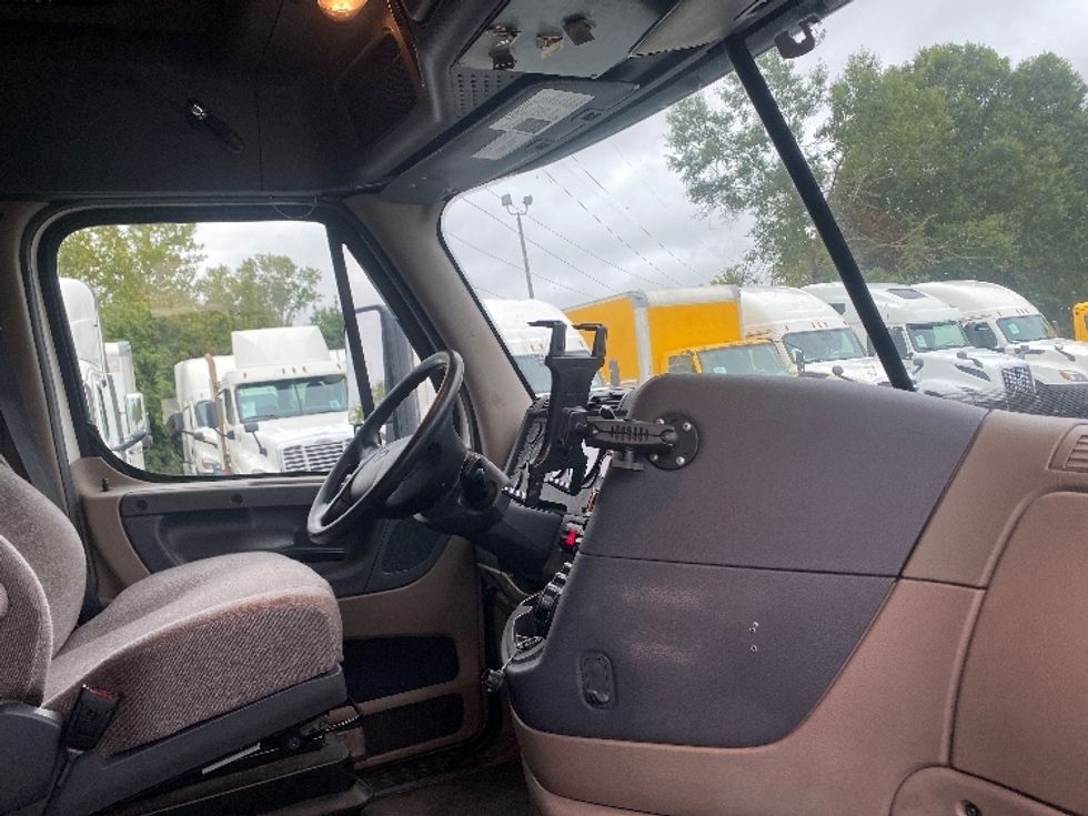 Sleeper Tractor-Heavy Duty Tractors-Freightliner-2020-Cascadia 12564ST-Greensboro-NC-390,396\n\t\tmiles-$ 69,750 - Image 15