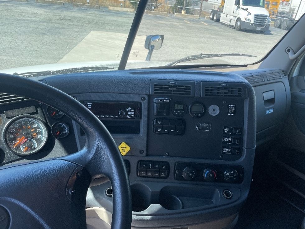 Sleeper Tractor-Heavy Duty Tractors-Freightliner-2020-Cascadia 12564ST-Greensboro-NC-444,821\n\t\tmiles-$ 55,500 - Image 11