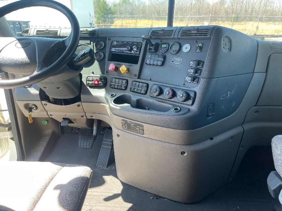 Sleeper Tractor-Heavy Duty Tractors-Freightliner-2020-Cascadia 12564ST-Greensboro-NC-444,821\n\t\tmiles-$ 55,500 - Image 12
