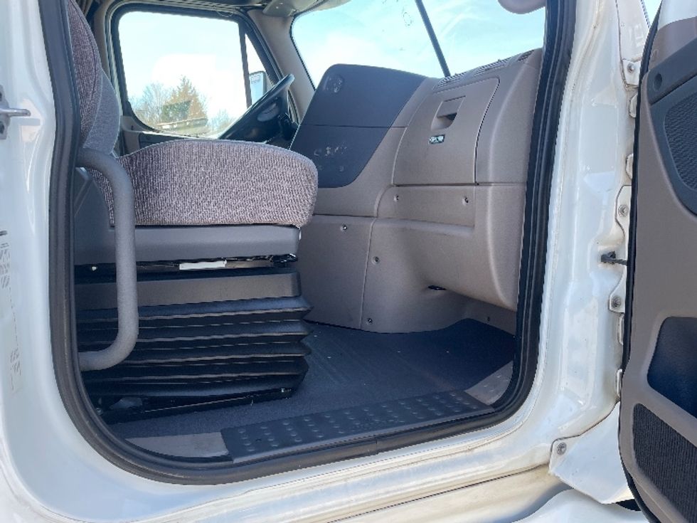 Sleeper Tractor-Heavy Duty Tractors-Freightliner-2020-Cascadia 12564ST-Greensboro-NC-444,821\n\t\tmiles-$ 55,500 - Image 13