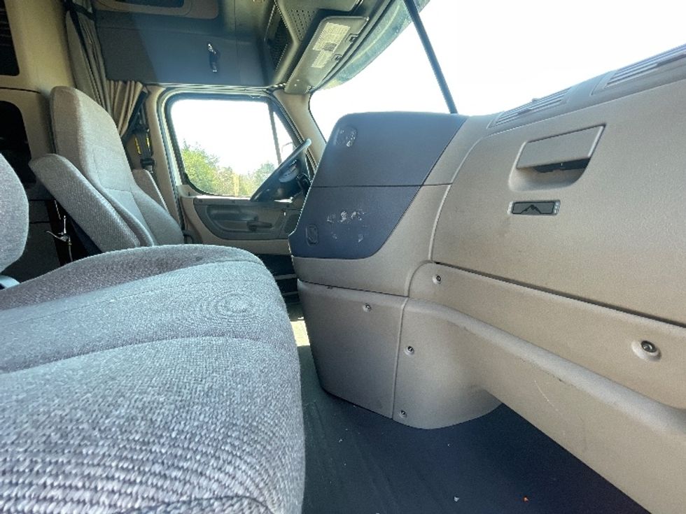 Sleeper Tractor-Heavy Duty Tractors-Freightliner-2020-Cascadia 12564ST-Greensboro-NC-444,821\n\t\tmiles-$ 55,500 - Image 15