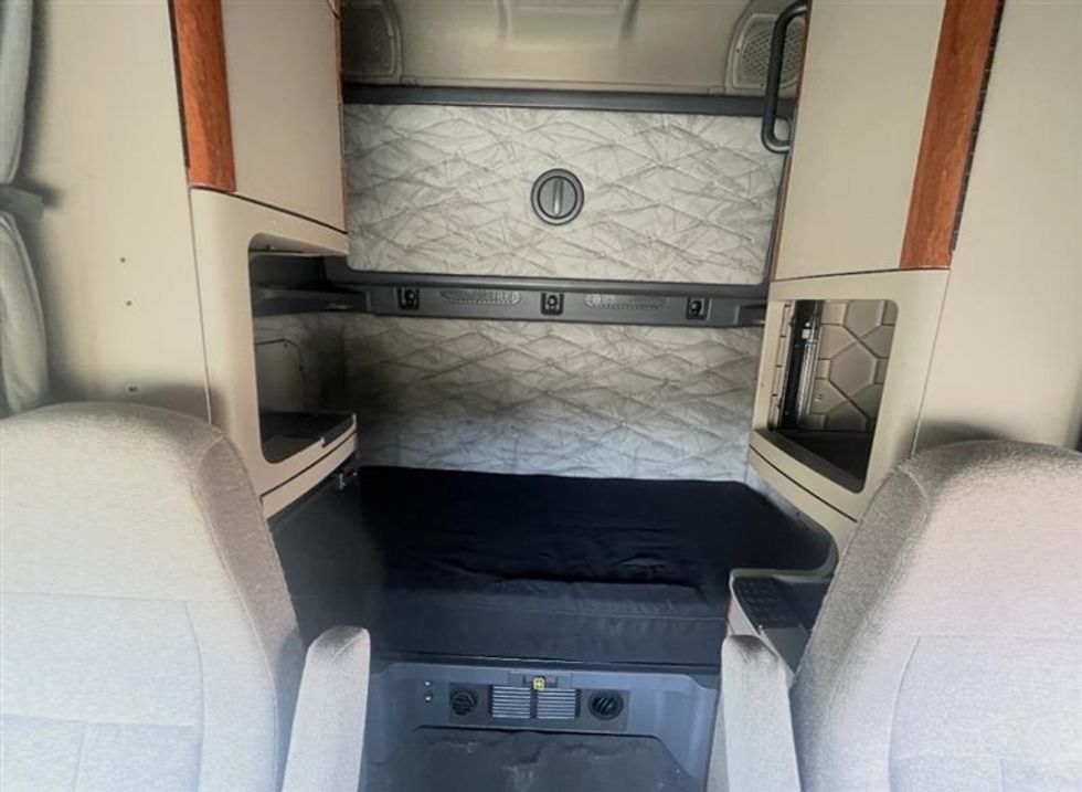 Sleeper Tractor-Heavy Duty Tractors-Freightliner-2020-Cascadia 12564ST-Greensboro-NC-444,821\n\t\tmiles-$ 55,500 - Image 16