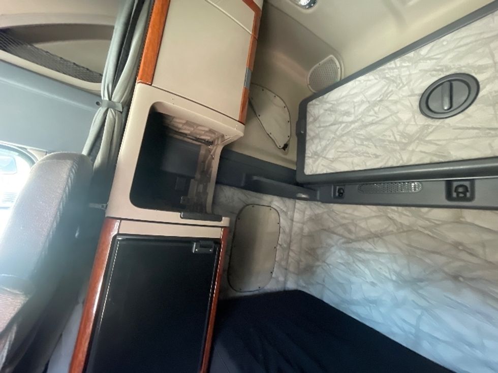 Sleeper Tractor-Heavy Duty Tractors-Freightliner-2020-Cascadia 12564ST-Greensboro-NC-444,821\n\t\tmiles-$ 55,500 - Image 19