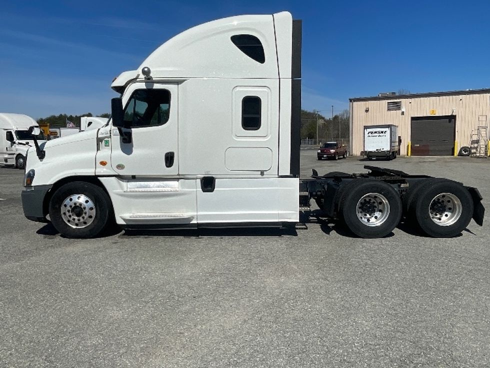 Sleeper Tractor-Heavy Duty Tractors-Freightliner-2020-Cascadia 12564ST-Greensboro-NC-444,821\n\t\tmiles-$ 55,500 - Image 4