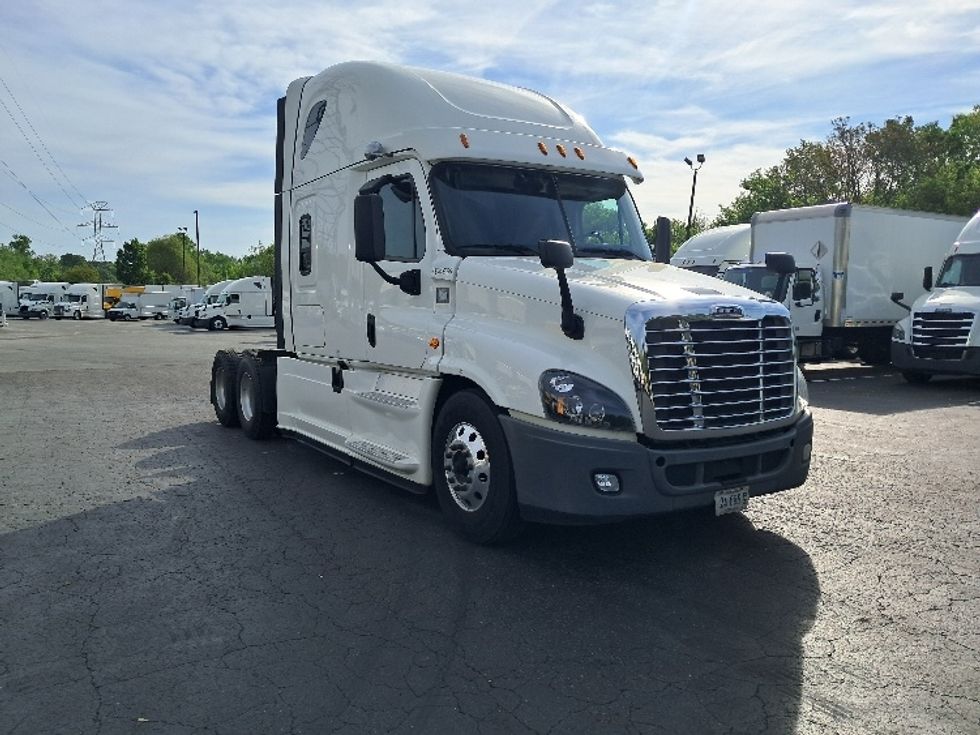 Sleeper Tractor-Heavy Duty Tractors-Freightliner-2020-Cascadia 12564ST-Greensboro-NC-446,176\n\t\tmiles-$ 55,000 - Image 1