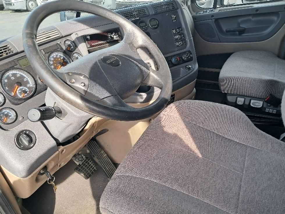 Sleeper Tractor-Heavy Duty Tractors-Freightliner-2020-Cascadia 12564ST-Greensboro-NC-446,176\n\t\tmiles-$ 55,000 - Image 10