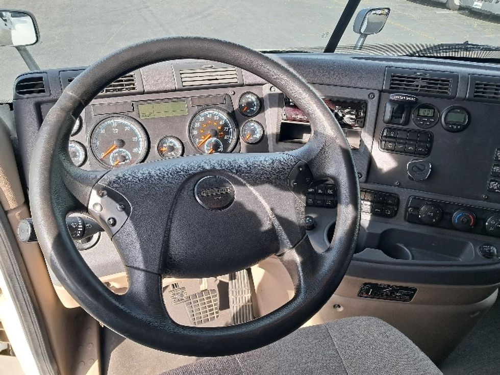 Sleeper Tractor-Heavy Duty Tractors-Freightliner-2020-Cascadia 12564ST-Greensboro-NC-446,176\n\t\tmiles-$ 55,000 - Image 11