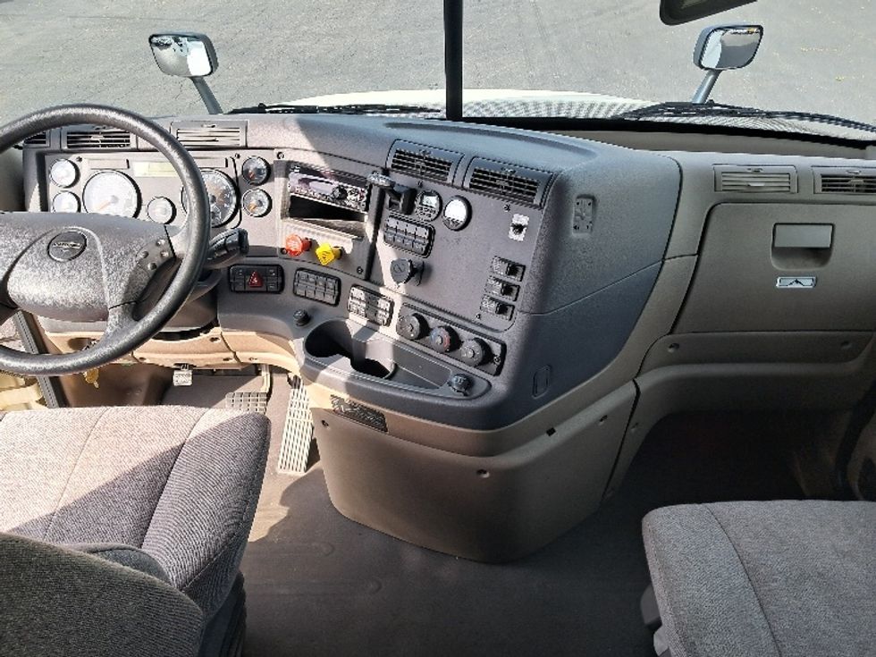 Sleeper Tractor-Heavy Duty Tractors-Freightliner-2020-Cascadia 12564ST-Greensboro-NC-446,176\n\t\tmiles-$ 55,000 - Image 12