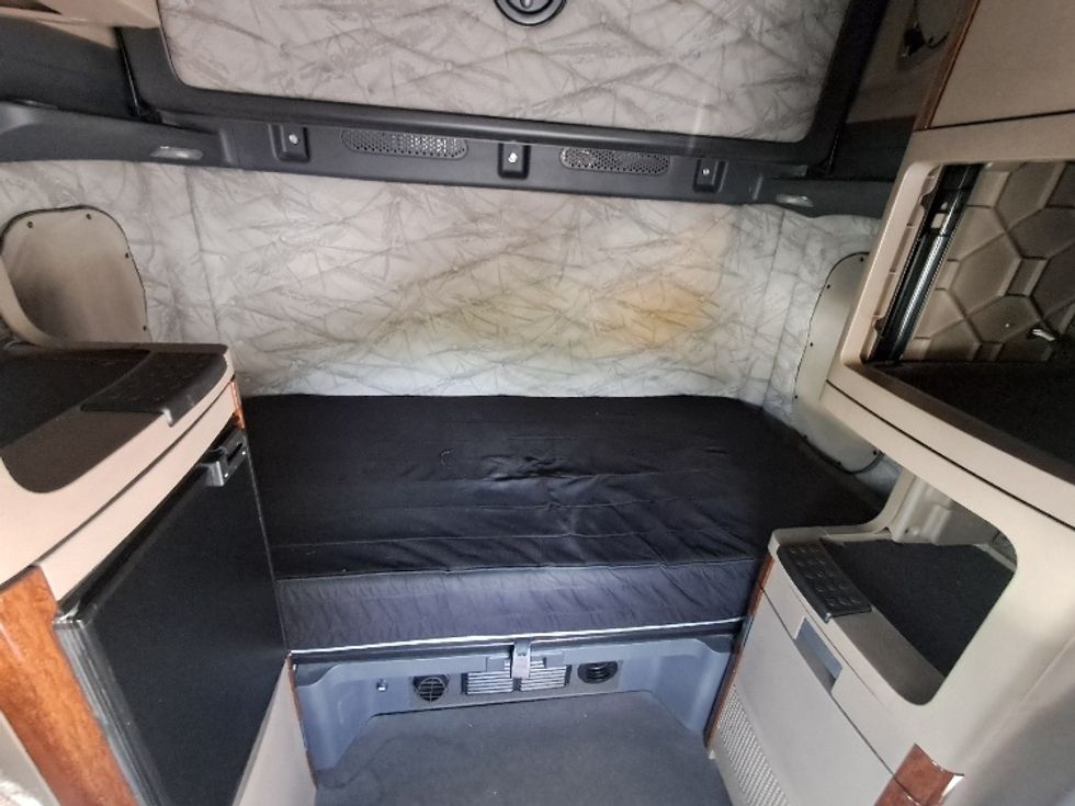 Sleeper Tractor-Heavy Duty Tractors-Freightliner-2020-Cascadia 12564ST-Greensboro-NC-446,176\n\t\tmiles-$ 55,000 - Image 16