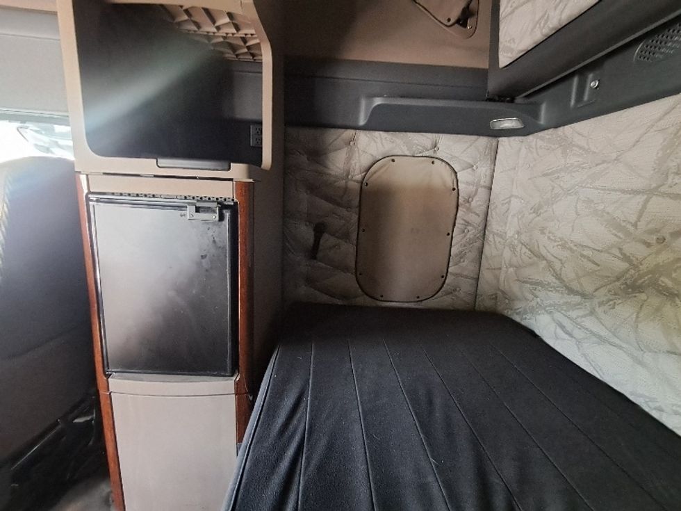 Sleeper Tractor-Heavy Duty Tractors-Freightliner-2020-Cascadia 12564ST-Greensboro-NC-446,176\n\t\tmiles-$ 55,000 - Image 19