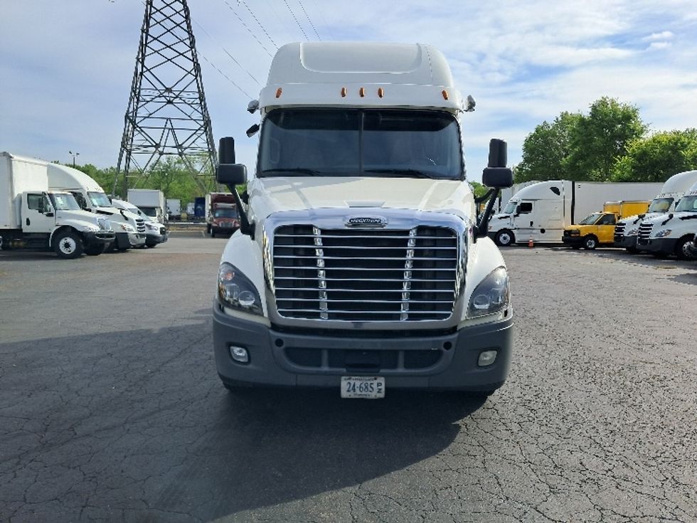 Sleeper Tractor-Heavy Duty Tractors-Freightliner-2020-Cascadia 12564ST-Greensboro-NC-446,176\n\t\tmiles-$ 55,000 - Image 2