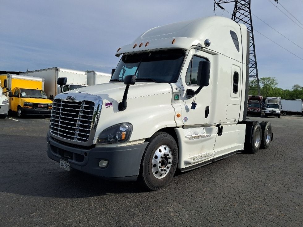 Sleeper Tractor-Heavy Duty Tractors-Freightliner-2020-Cascadia 12564ST-Greensboro-NC-446,176\n\t\tmiles-$ 55,000 - Image 3