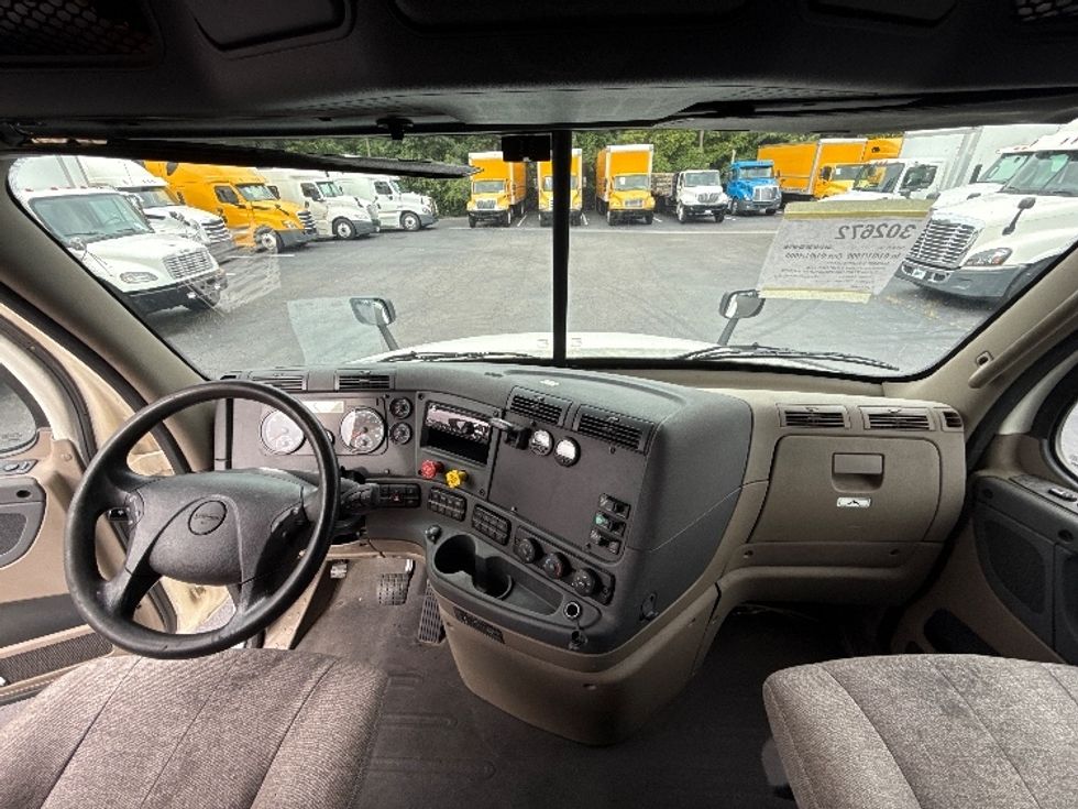 Sleeper Tractor-Heavy Duty Tractors-Freightliner-2020-Cascadia 12564ST-Greensboro-NC-469,764\n\t\tmiles-$ 59,000 - Image 12