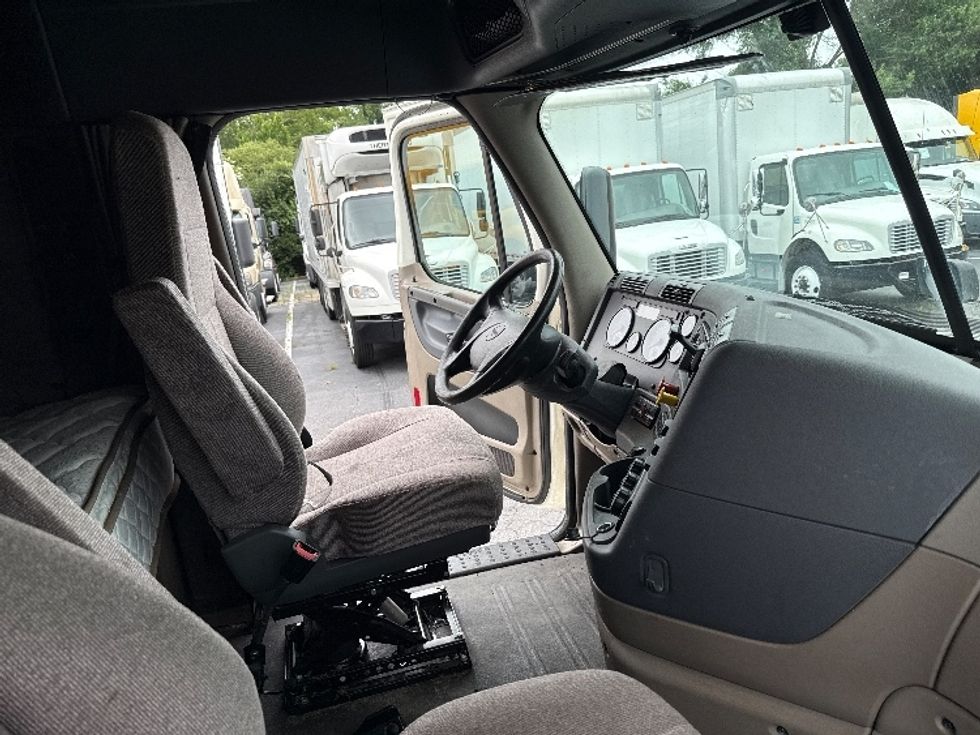 Sleeper Tractor-Heavy Duty Tractors-Freightliner-2020-Cascadia 12564ST-Greensboro-NC-469,764\n\t\tmiles-$ 59,000 - Image 15