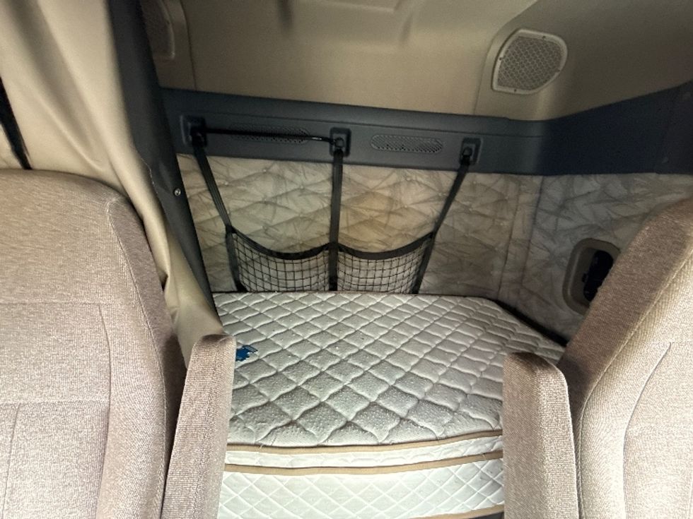 Sleeper Tractor-Heavy Duty Tractors-Freightliner-2020-Cascadia 12564ST-Greensboro-NC-469,764\n\t\tmiles-$ 59,000 - Image 16