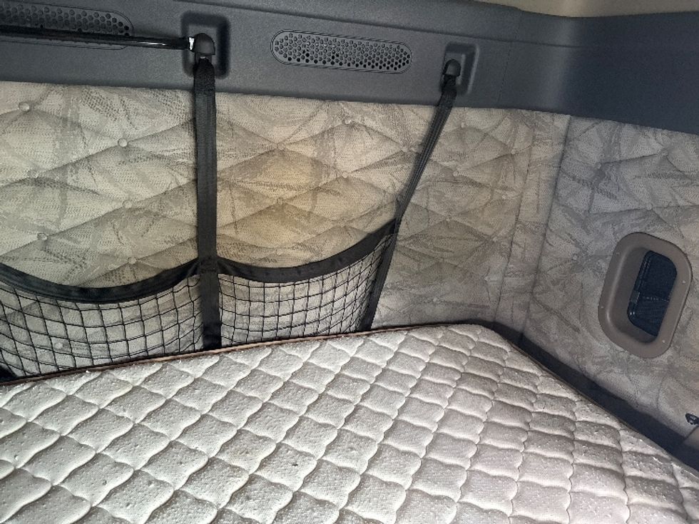 Sleeper Tractor-Heavy Duty Tractors-Freightliner-2020-Cascadia 12564ST-Greensboro-NC-469,764\n\t\tmiles-$ 59,000 - Image 17