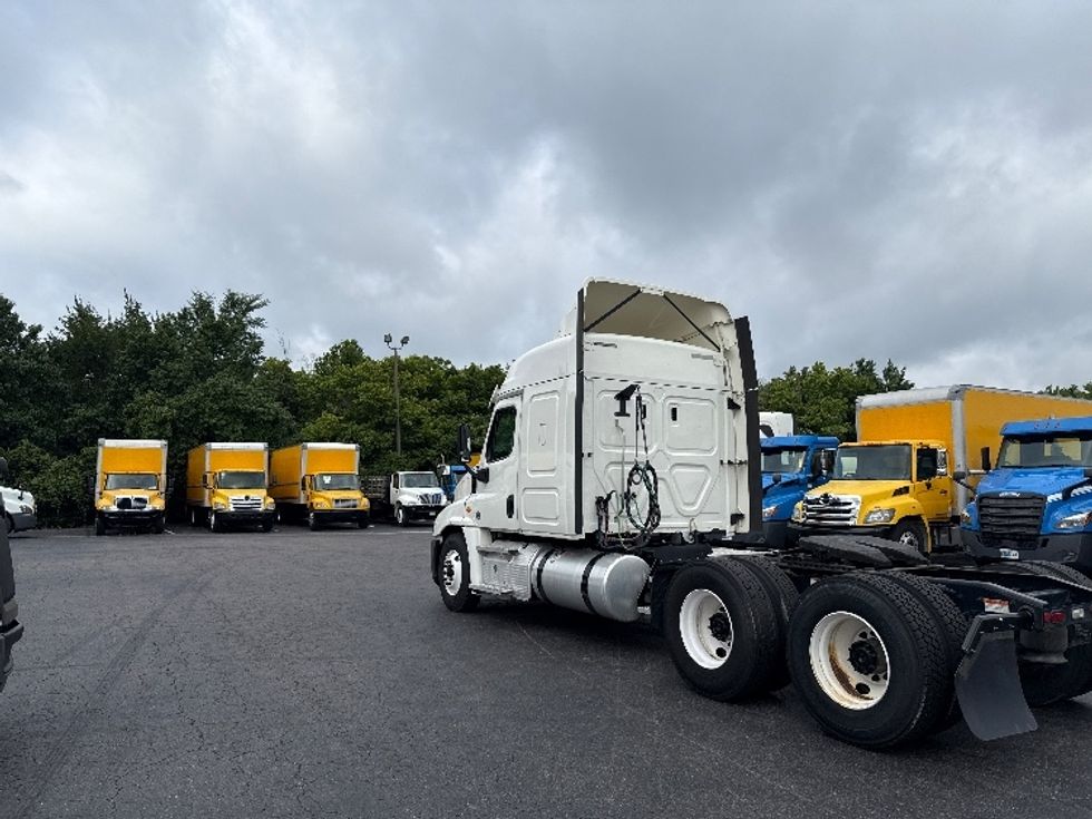 Sleeper Tractor-Heavy Duty Tractors-Freightliner-2020-Cascadia 12564ST-Greensboro-NC-469,764\n\t\tmiles-$ 59,000 - Image 5